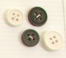 Bouton 4 trous (Caoutchouc - 14 mm - Blanc)