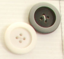 Bouton 4 trous (Plastique - 22 mm - Blanc mat cerclé blanc brillant)