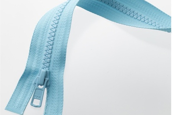 Fermeture � glissi�re YKK Inject&eacute;